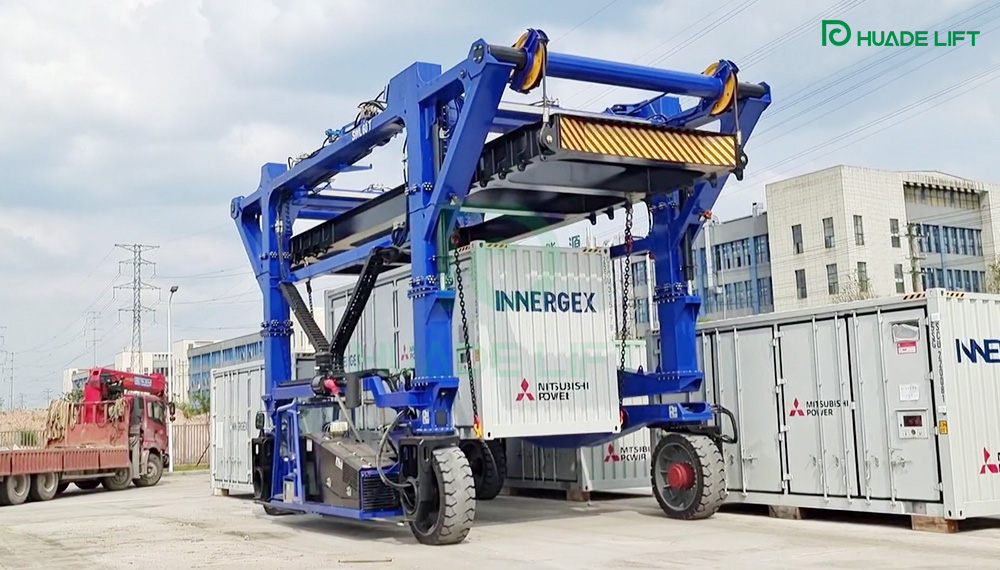 Container Straddle Carrier