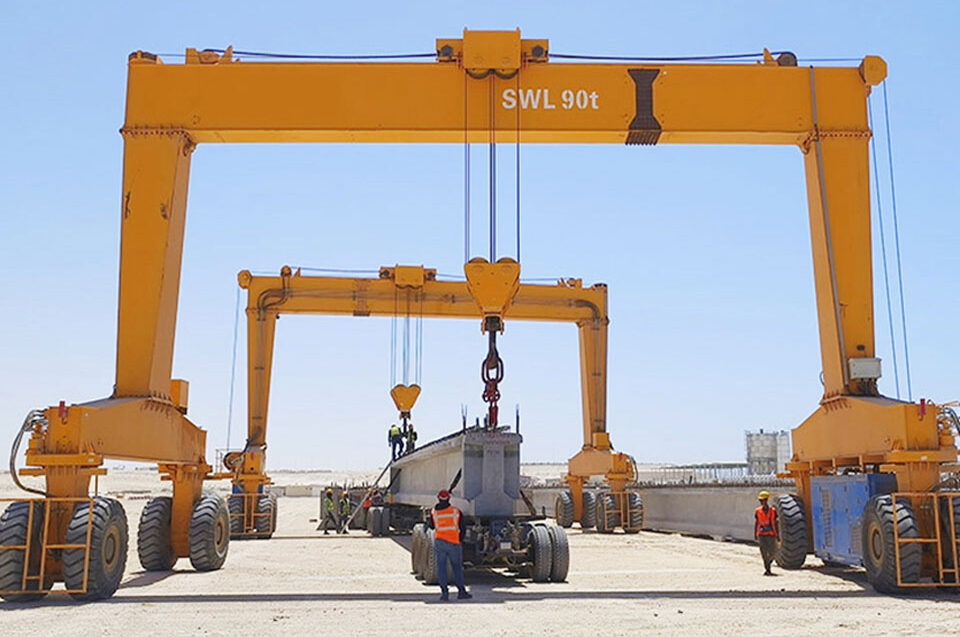 90T-rubber-tyred-gantry-crane-parts-have-lifting-equipment