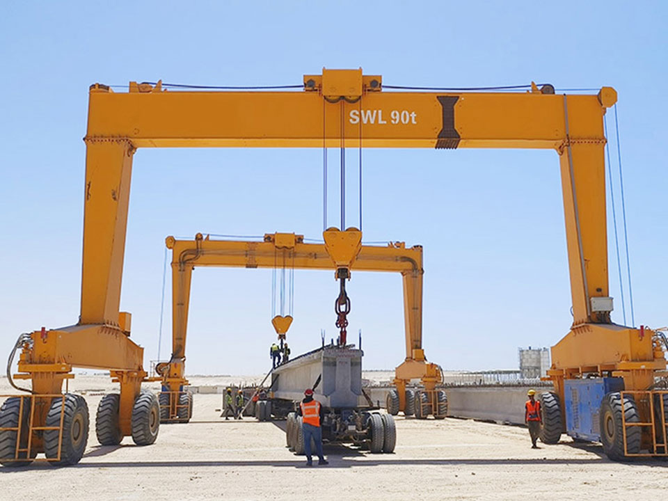 90T-rubber-tyred-gantry-crane-parts-have-lifting-equipment