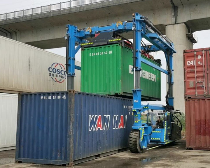 Container Straddle Carrier