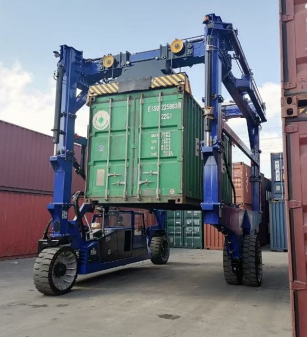 Container Straddle Carrier