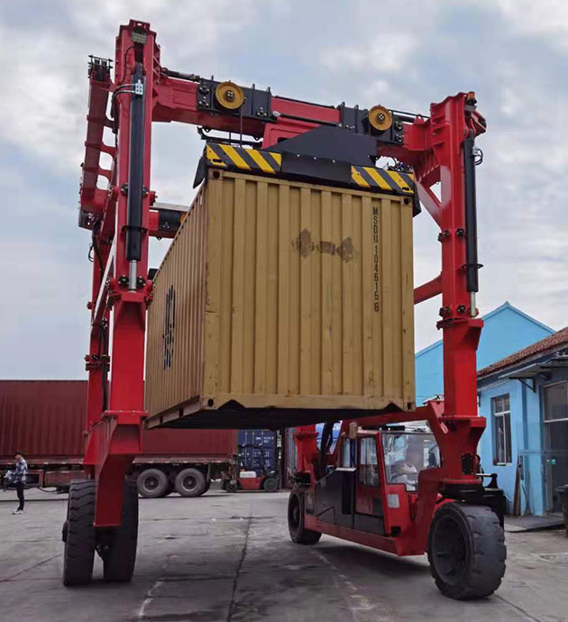 Container Straddle Carrier