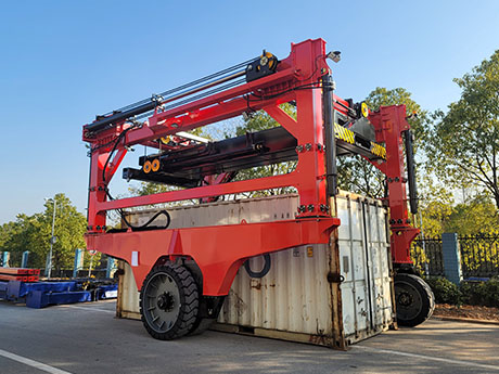 Container Straddle Carrier