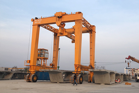 Straddle Carrier Crane