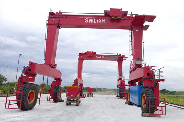 customized-straddle-carrier-huadelift