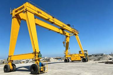 Straddle Carrier
